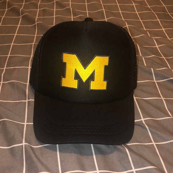 Michigan Wolverines Trucker Hat - Picture 1 of 3